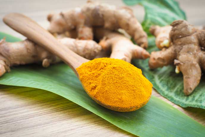 Kurkuma en boswellia zijn twee ingrediënten die goed bij elkaar passen. Ze hebben een versterkend en synergetisch effect op elkaar.