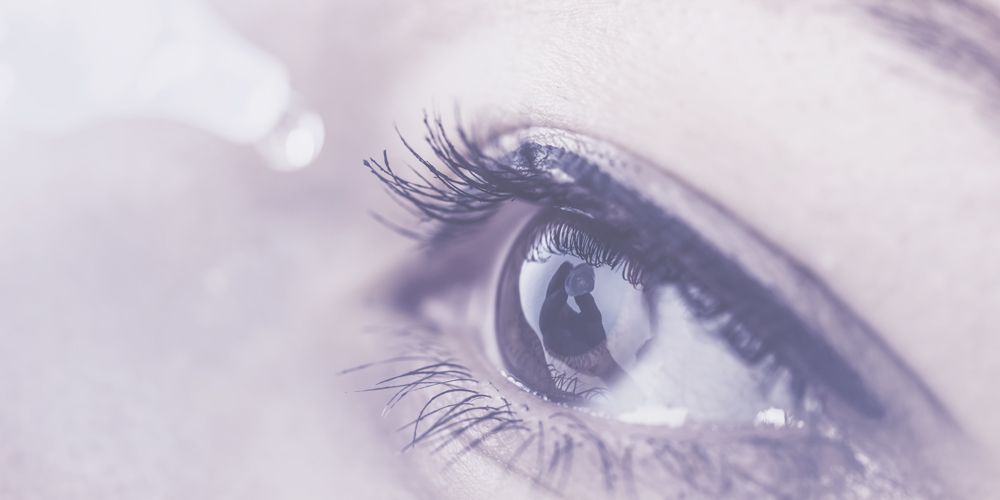 Les yeux peuvent parfois s’irriter car la sécrétion lacrymale diminue.