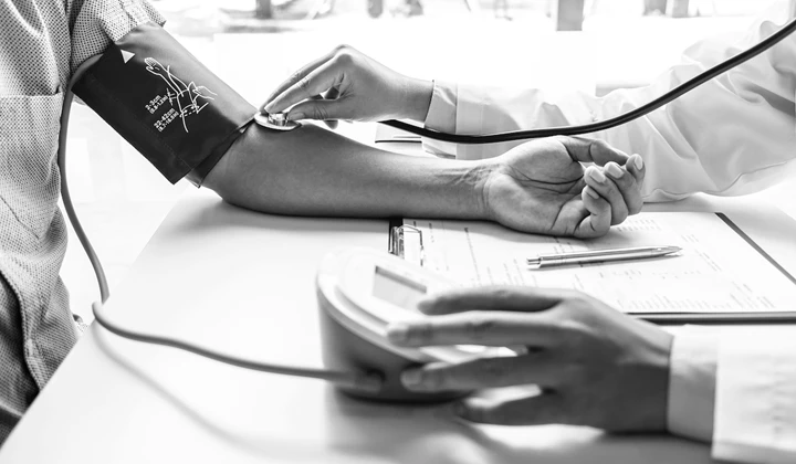 Une carence prolongée ou extrême en magnésium Une carence prolongée ou extrême en magnésium peut entraîner des arythmies cardiaques et plus