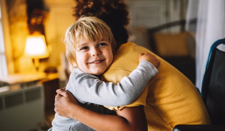 Hoe verloopt een luizenbesmetting? Luizen herkennen? Belangrijk bij volwassenen en kinderen!