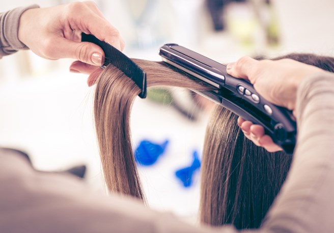 Luizen bestrijden met een stijltang