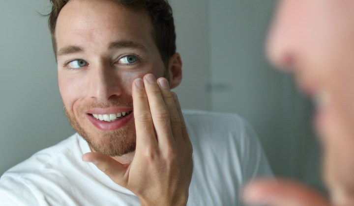 Roodheid van de huid kan wijzen op een allergische reactie of een huidinfectie.