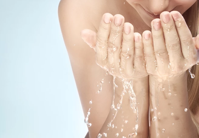 Le maintien d'un équilibre hydrique est l'une des fonctions de la peau.